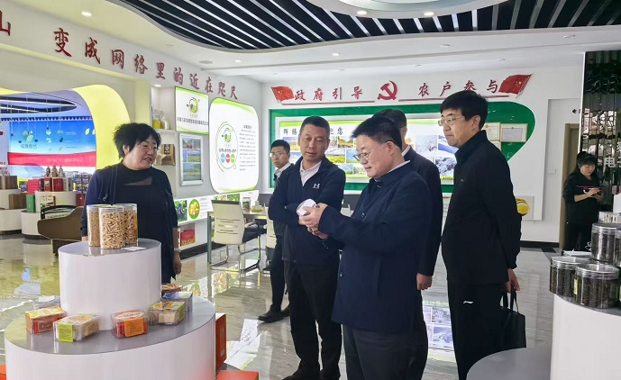 20250709张文同志调研察哈中旗农牧产品电商发展情况.jpg
